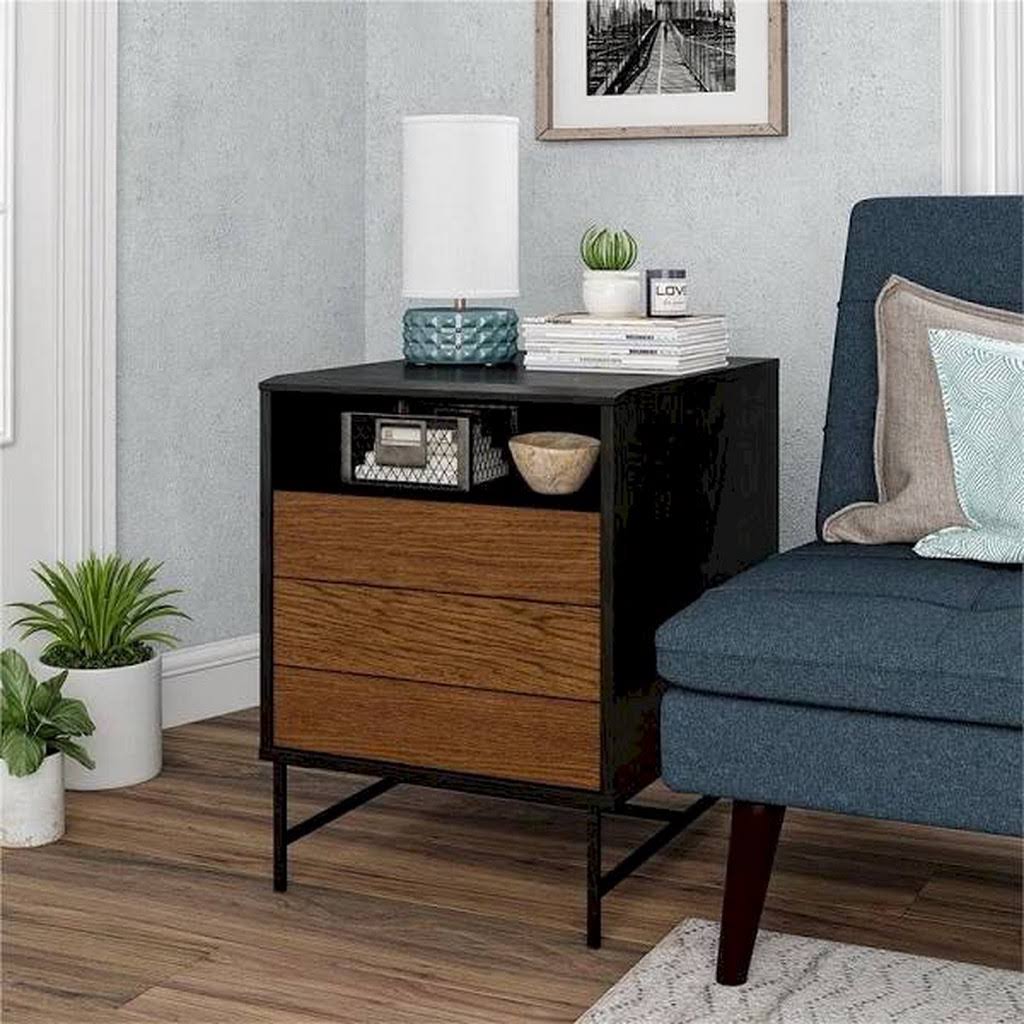Black Oak End Table E641915