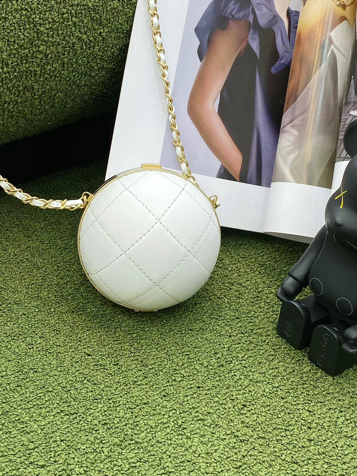 White and Gold Chain Bag R5403