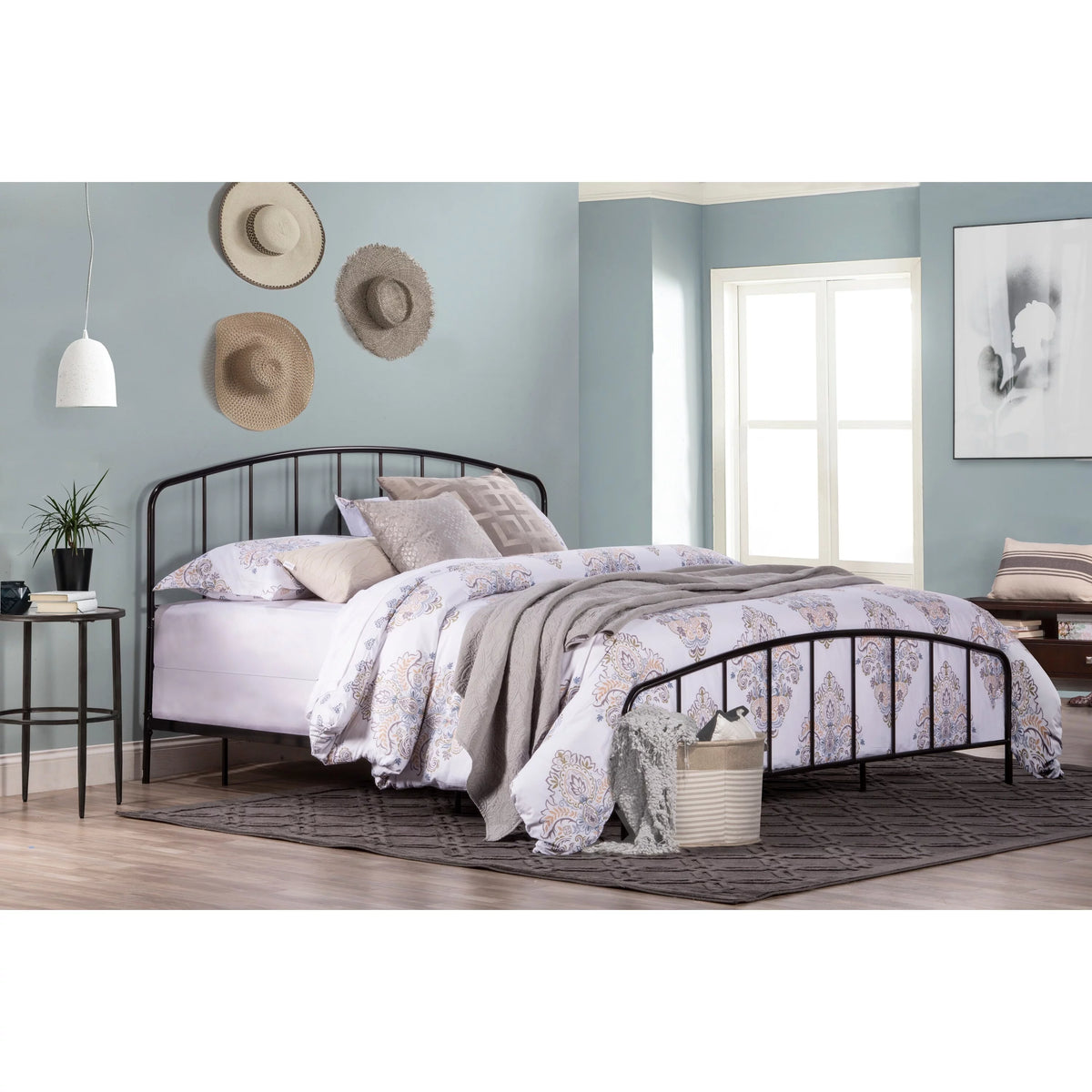 Black Metal King Bed with Arched Spindle Headboard R392