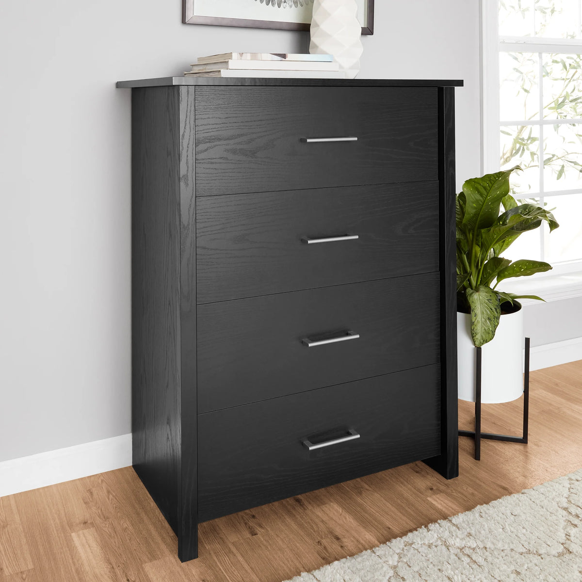 White 4-Drawer Dresser V541